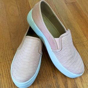 Light pink snakeskin print sneakers